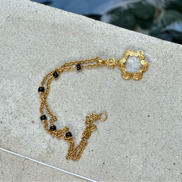 LOT 1500 24K gold plated CHANEL vintage Onyx CC magnifying Glass necklace - Picture 1 of 17